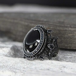 925 Sterling Silver Men's Ring With Onyx Stone - 1